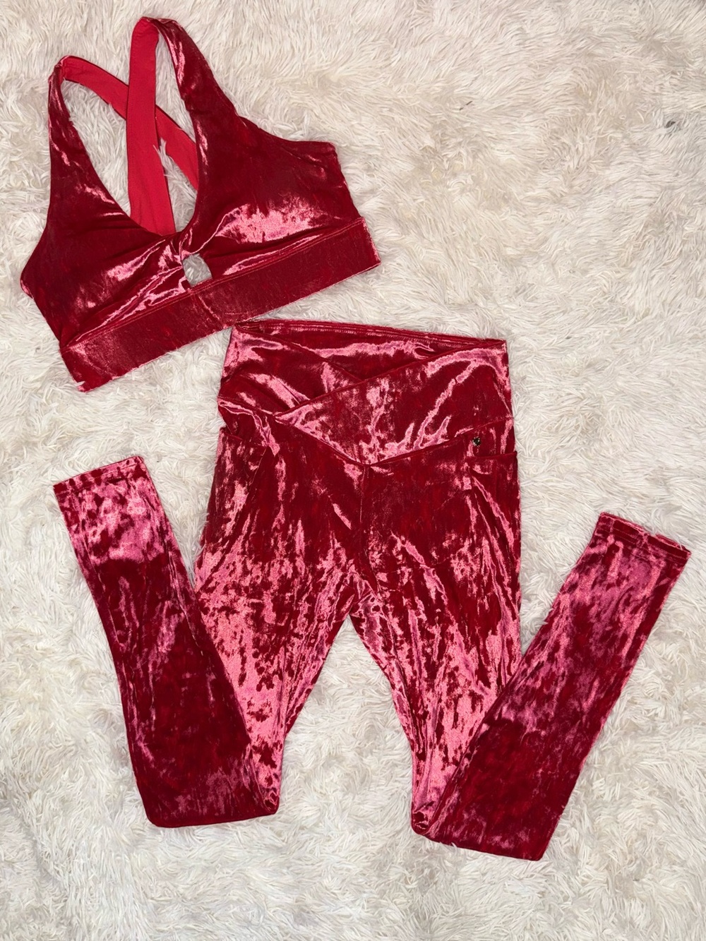NWT Fabletics Crushed Velvet Set Strawberry Red Twist Bra High Rise Leggings Med
